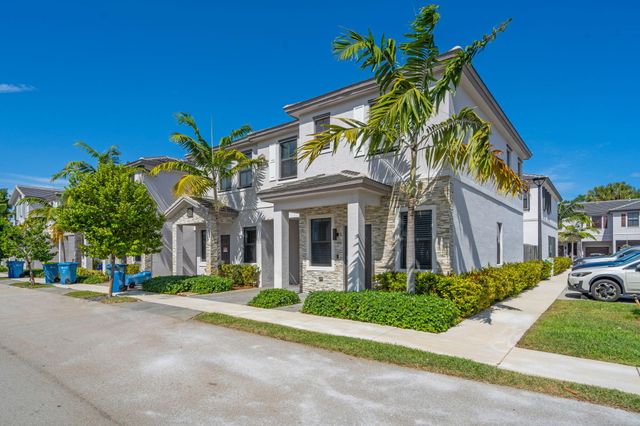 524 SW 19th Way, Fort Lauderdale, FL 33312