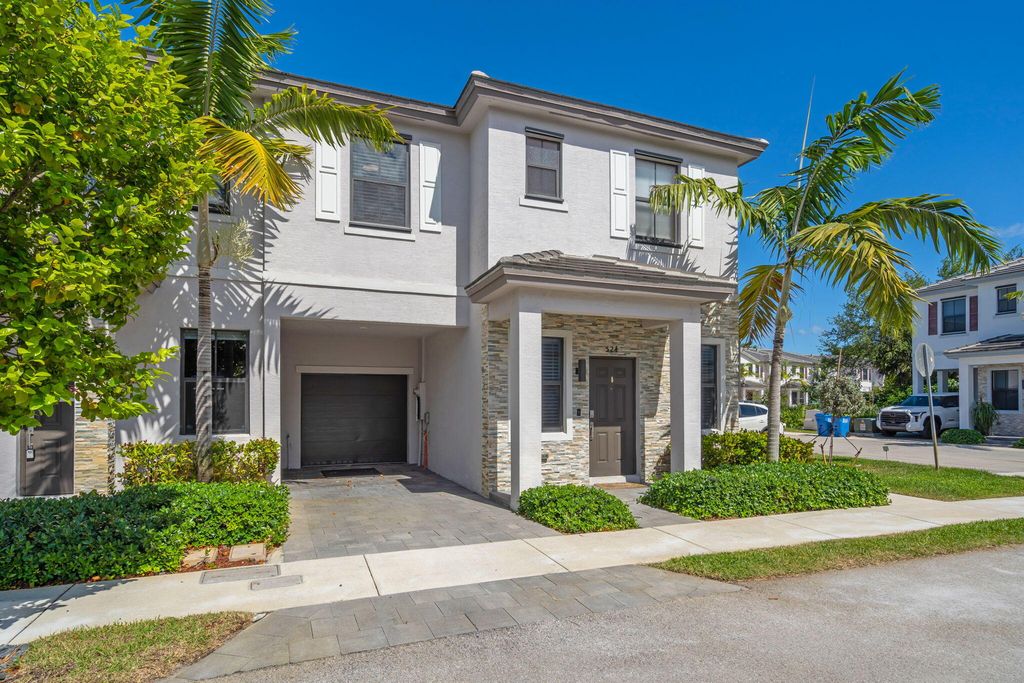 524 SW 19th Way, Fort Lauderdale, FL 33312