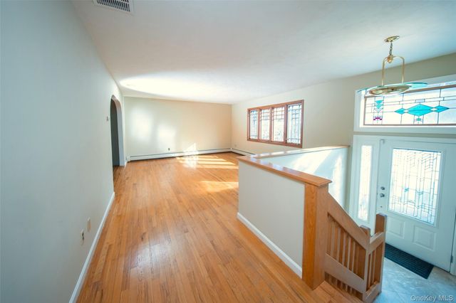 75 Holland Place, Hartsdale, NY 10530