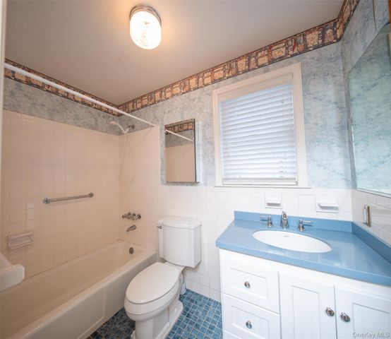 75 Holland Place, Hartsdale, NY 10530