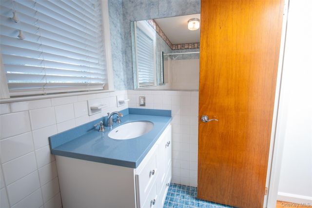 75 Holland Place, Hartsdale, NY 10530