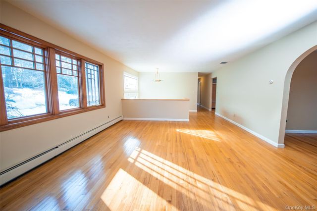 75 Holland Place, Hartsdale, NY 10530