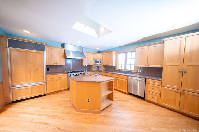 75 Holland Place, Hartsdale, NY 10530