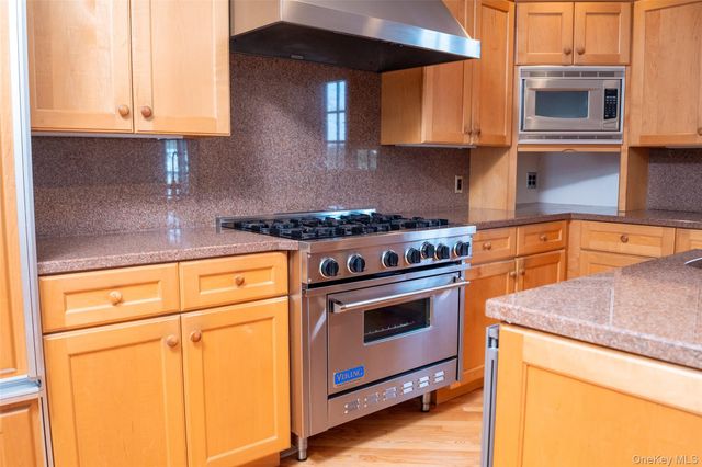 75 Holland Place, Hartsdale, NY 10530