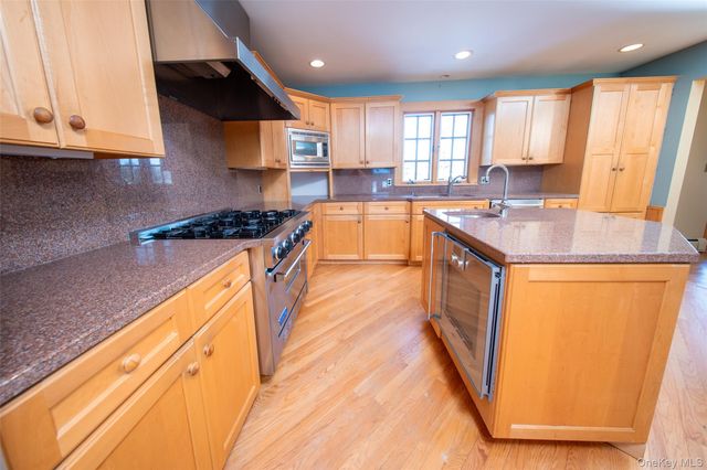 75 Holland Place, Hartsdale, NY 10530