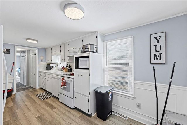 10935 Bristol Terrace, Kansas City, MO 64134