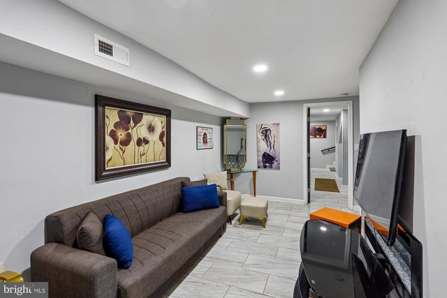 1420 E LANVALE ST, Baltimore, MD 21213