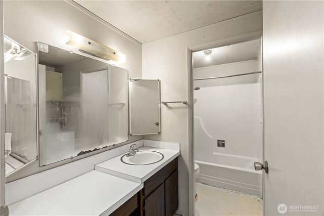 71 E Southlake Drive, Shelton, WA 98584