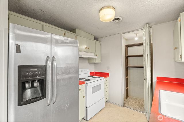 71 E Southlake Drive, Shelton, WA 98584