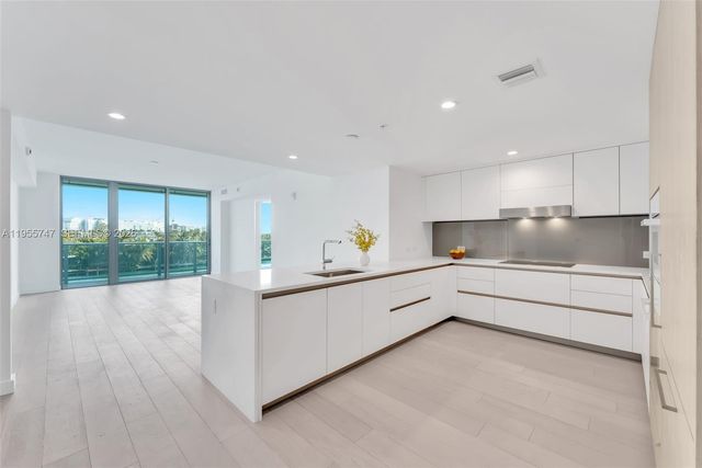 9201 E Bay Harbor Dr 403, Bay Harbor Islands, FL 33154