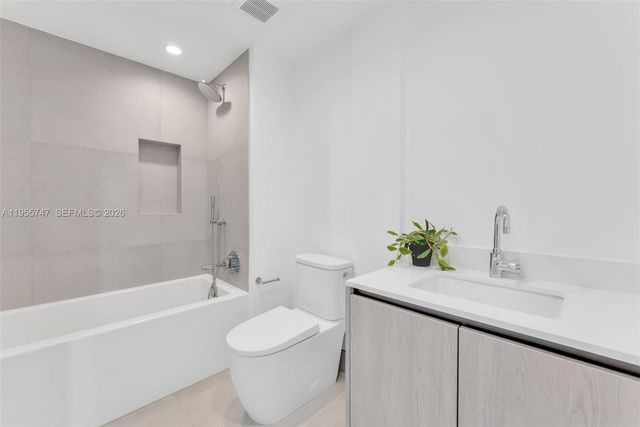 9201 E Bay Harbor Dr 403, Bay Harbor Islands, FL 33154