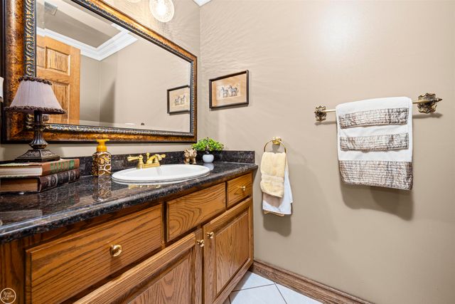 15492 S Royal Doulton Blvd Boulevard, Clinton Township, MI 48038