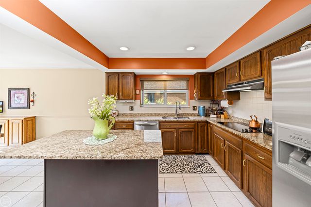 15492 S Royal Doulton Blvd Boulevard, Clinton Township, MI 48038