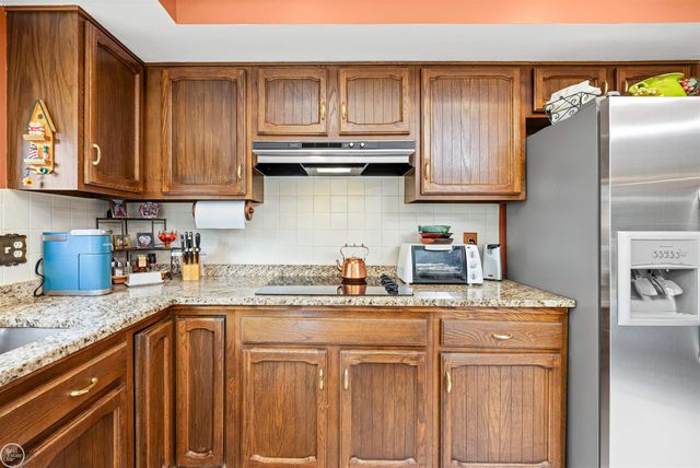 15492 S Royal Doulton Blvd Boulevard, Clinton Township, MI 48038