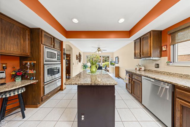 15492 S Royal Doulton Blvd Boulevard, Clinton Township, MI 48038