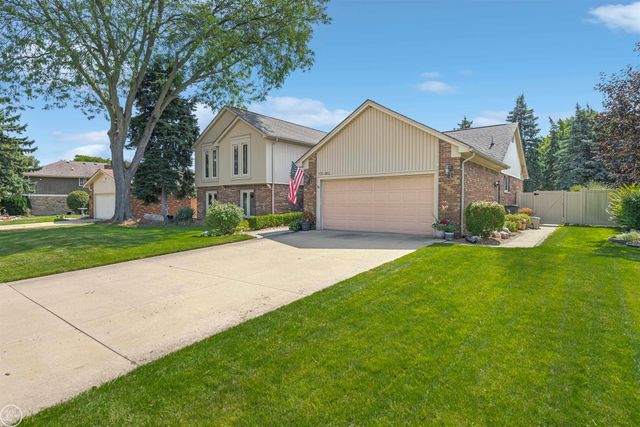 15492 S Royal Doulton Blvd Boulevard, Clinton Township, MI 48038