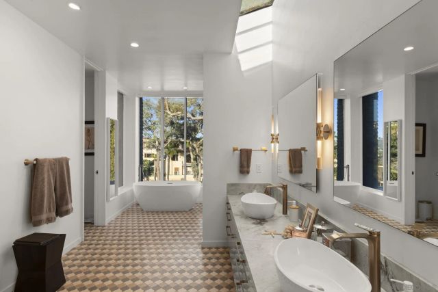 7747 Whitefield, La Jolla, CA 92037