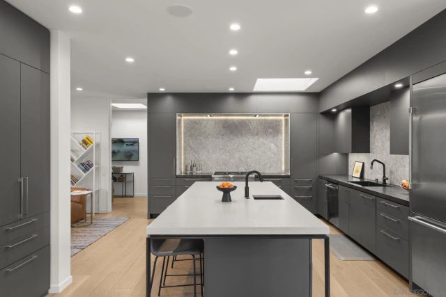 7747 Whitefield, La Jolla, CA 92037