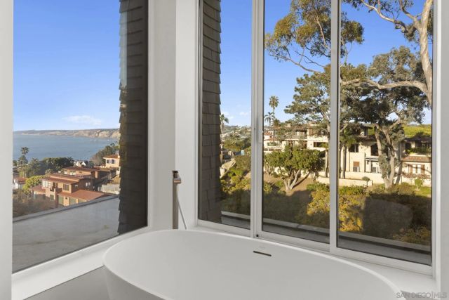 7747 Whitefield, La Jolla, CA 92037