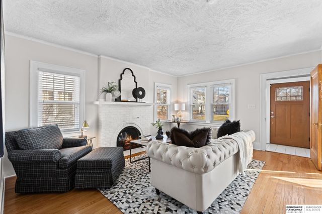 5812 Pacific Street, Omaha, NE 68106