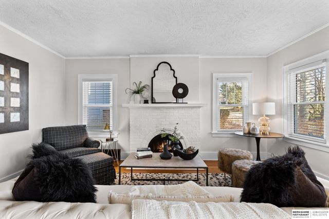 5812 Pacific Street, Omaha, NE 68106