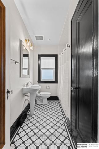 5812 Pacific Street, Omaha, NE 68106