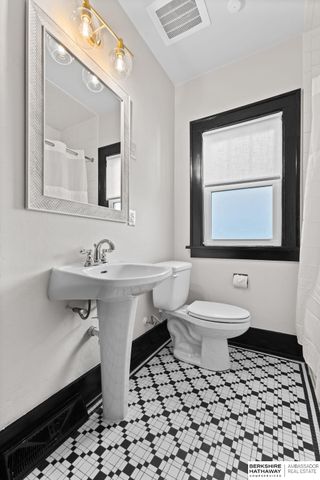 5812 Pacific Street, Omaha, NE 68106