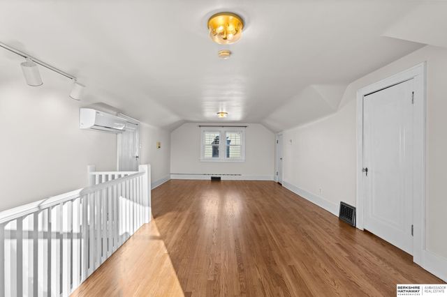 5812 Pacific Street, Omaha, NE 68106