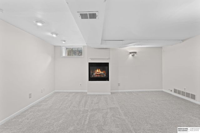 5812 Pacific Street, Omaha, NE 68106