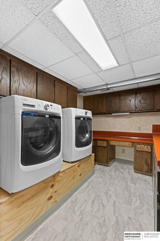 5812 Pacific Street, Omaha, NE 68106