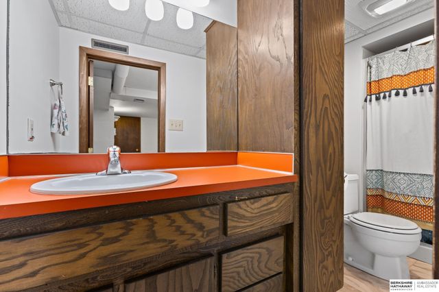 5812 Pacific Street, Omaha, NE 68106