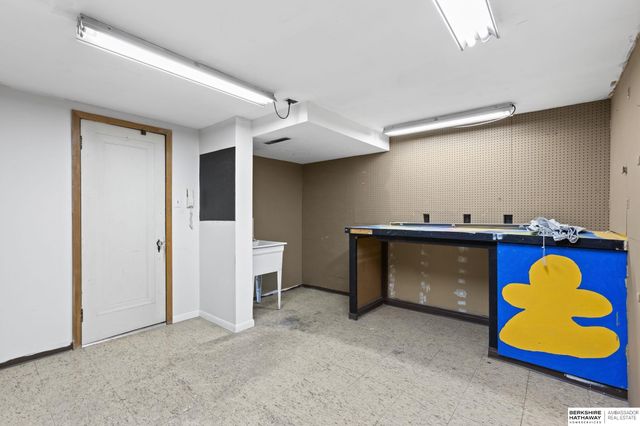 5812 Pacific Street, Omaha, NE 68106