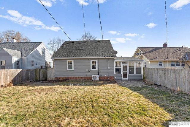 5812 Pacific Street, Omaha, NE 68106