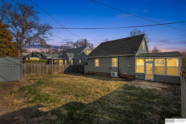 5812 Pacific Street, Omaha, NE 68106