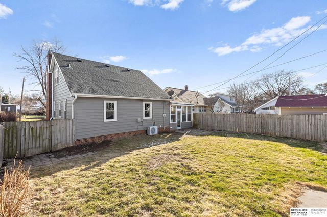 5812 Pacific Street, Omaha, NE 68106