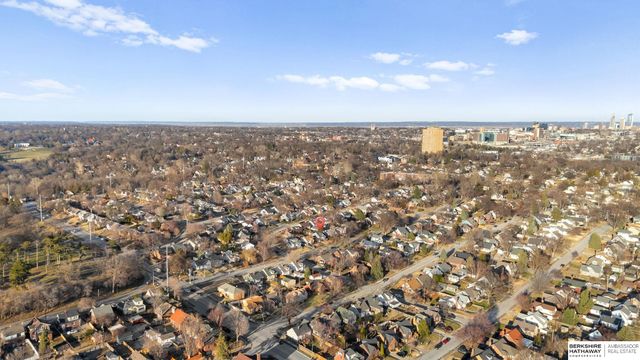 5812 Pacific Street, Omaha, NE 68106