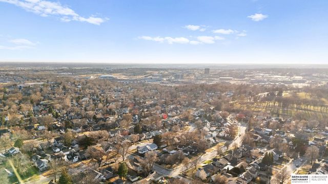 5812 Pacific Street, Omaha, NE 68106