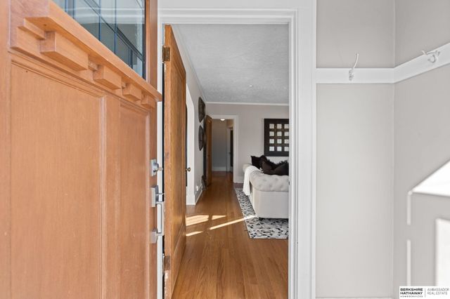 5812 Pacific Street, Omaha, NE 68106