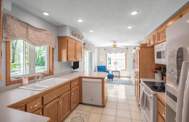 9967 Egret Boulevard NW, Coon Rapids, MN 55433