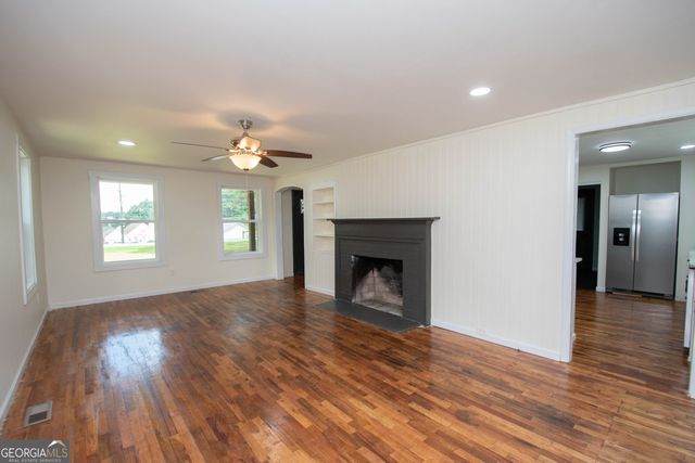 250 Lagrange Street, Grantville, GA 30220