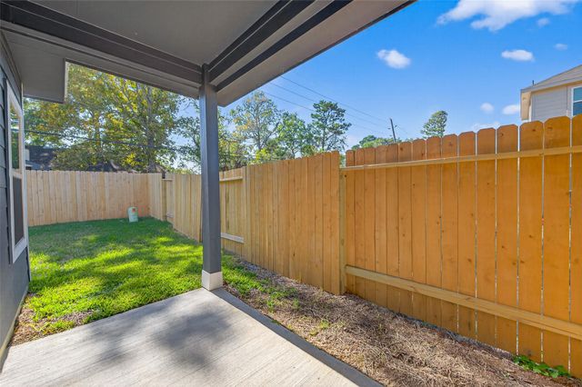 304 Emerald Thicket Lane, Huffman, TX 77336