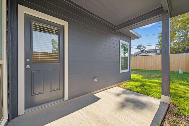 304 Emerald Thicket Lane, Huffman, TX 77336