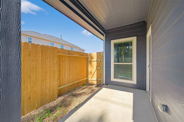 304 Emerald Thicket Lane, Huffman, TX 77336