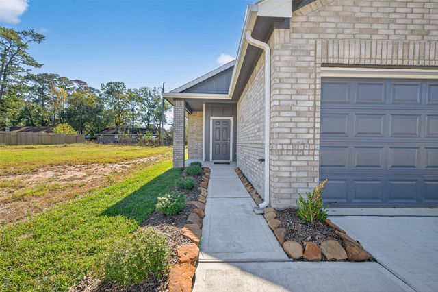 304 Emerald Thicket Lane, Huffman, TX 77336
