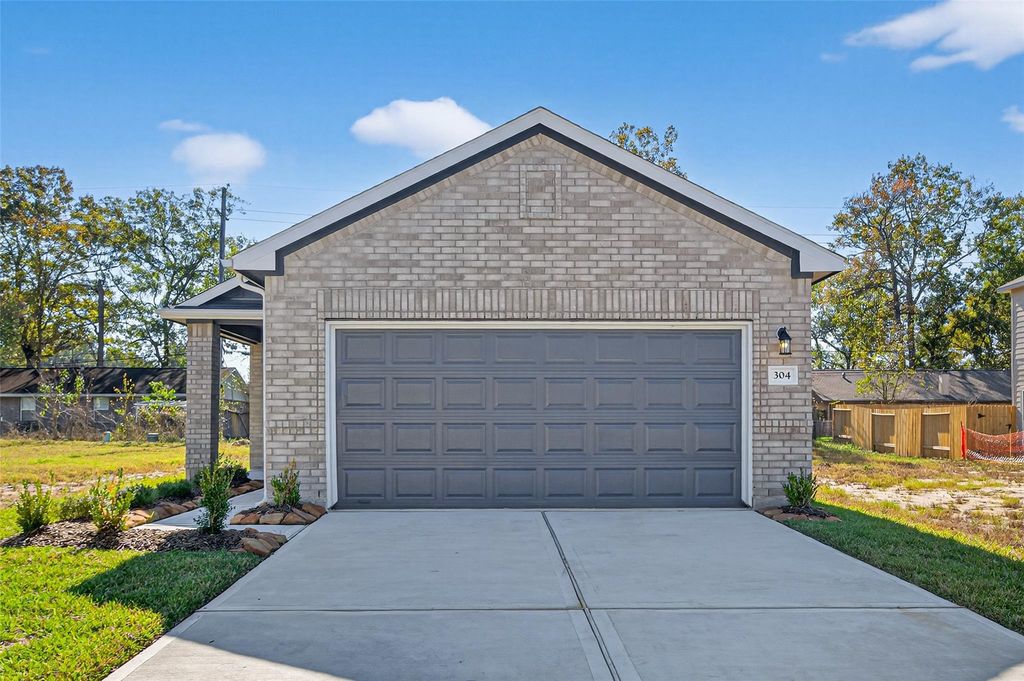 304 Emerald Thicket Lane, Huffman, TX 77336