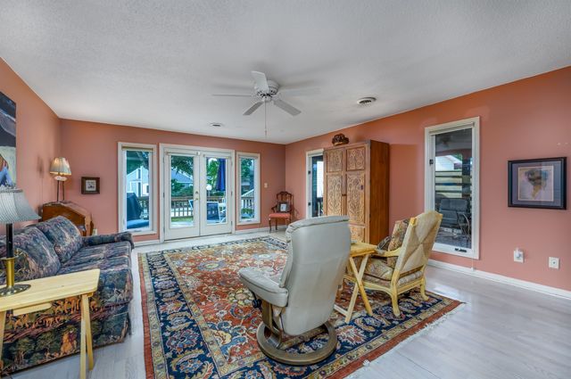 623 Rosemary Ln., North Myrtle Beach, SC 29582