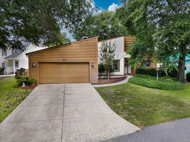 623 Rosemary Ln., North Myrtle Beach, SC 29582