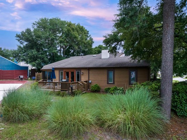 623 Rosemary Ln., North Myrtle Beach, SC 29582