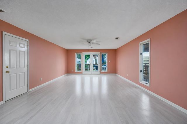 623 Rosemary Ln., North Myrtle Beach, SC 29582