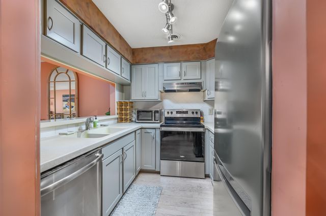 623 Rosemary Ln., North Myrtle Beach, SC 29582